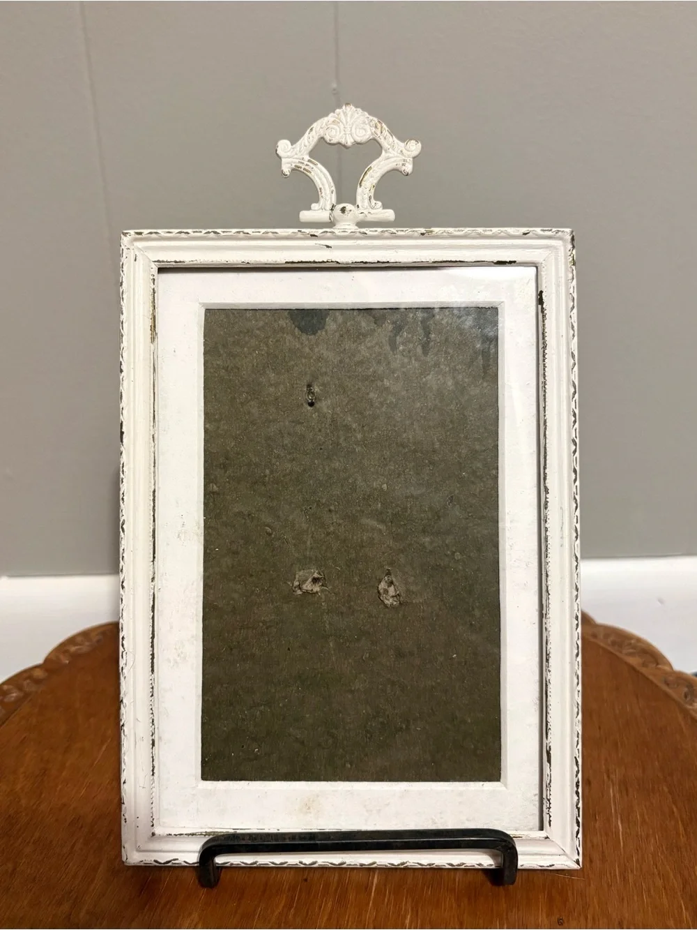 White Distressed Decorative Photo Frame with Ornate Top